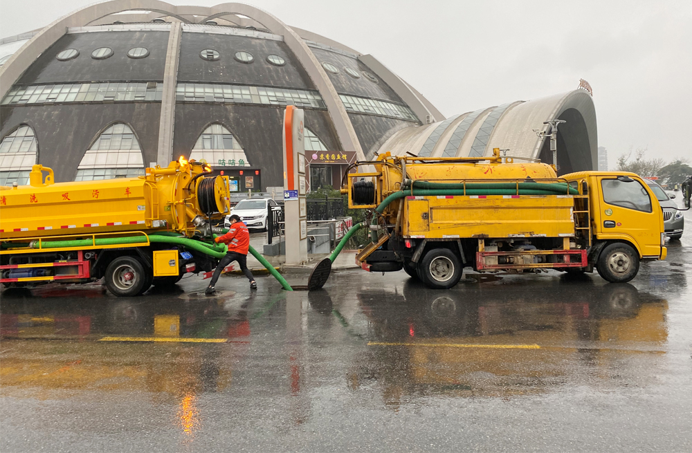 营防村商场管道清淤